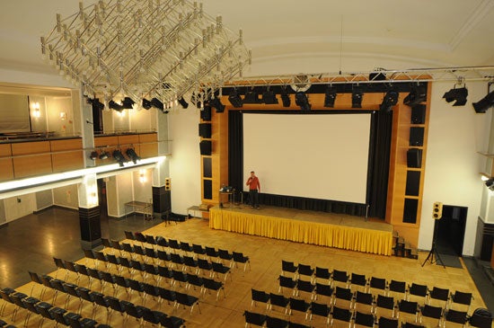 Beamer Leinwand 4,47 x 3,40 m Aufprojektion – 2