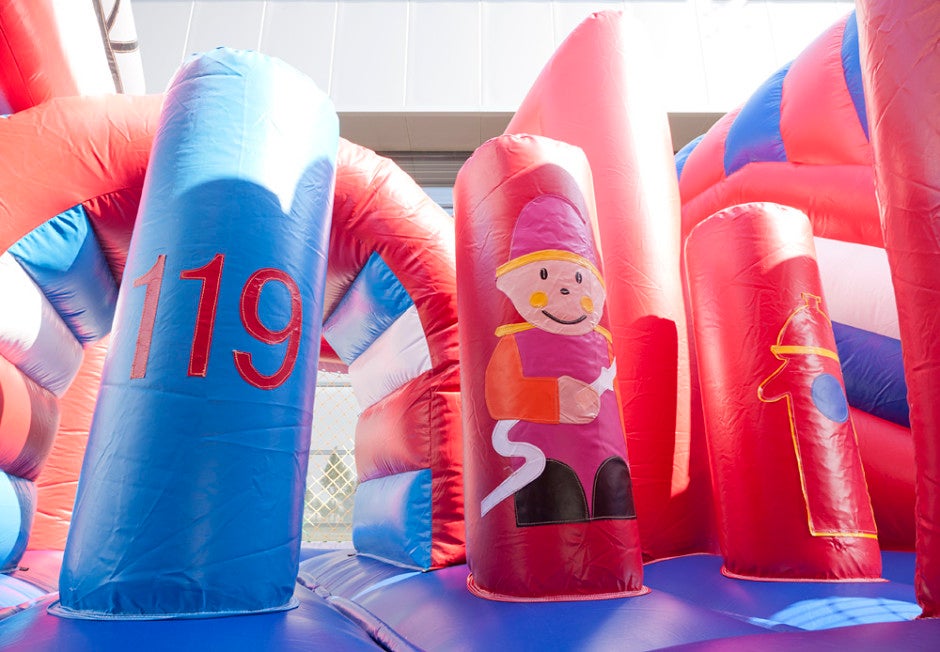 Hüpfburg Feuerwehr Multiplay mieten - Spielhüpfburg mit Hindernissen und Rutsche – 2