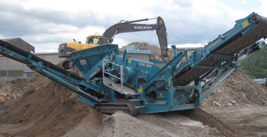 Mobile Grobstücksiebanlage WARRIOR 800 Powerscreen