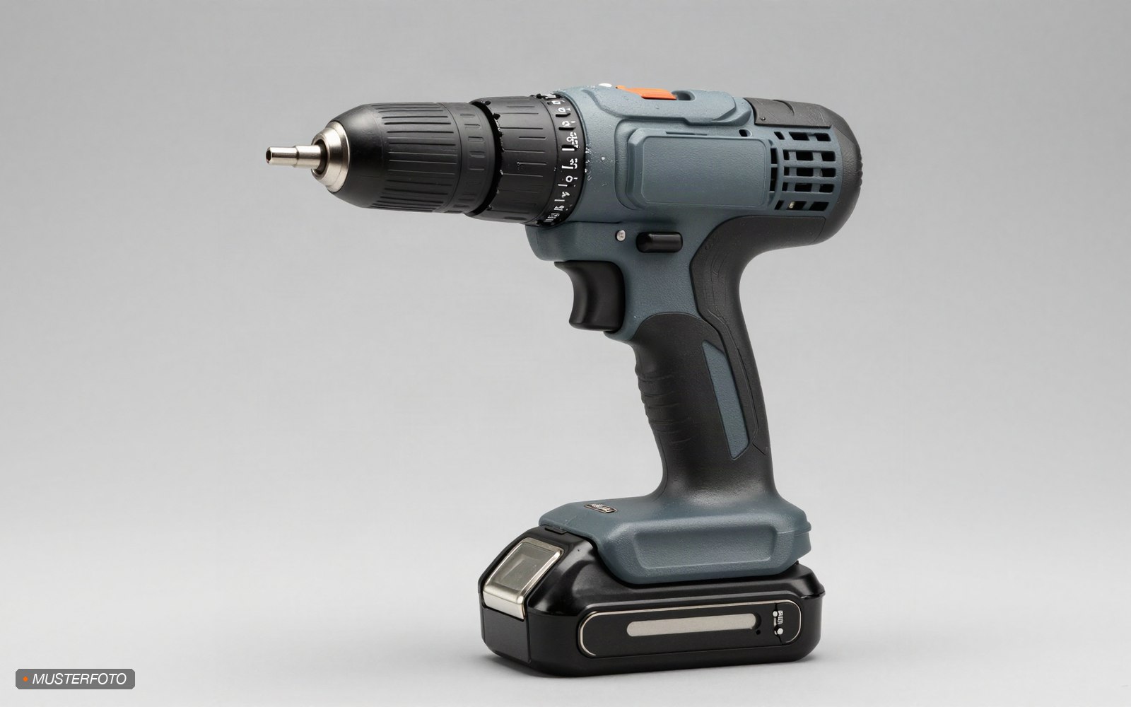Akkubohrmaschine, 18 V mieten