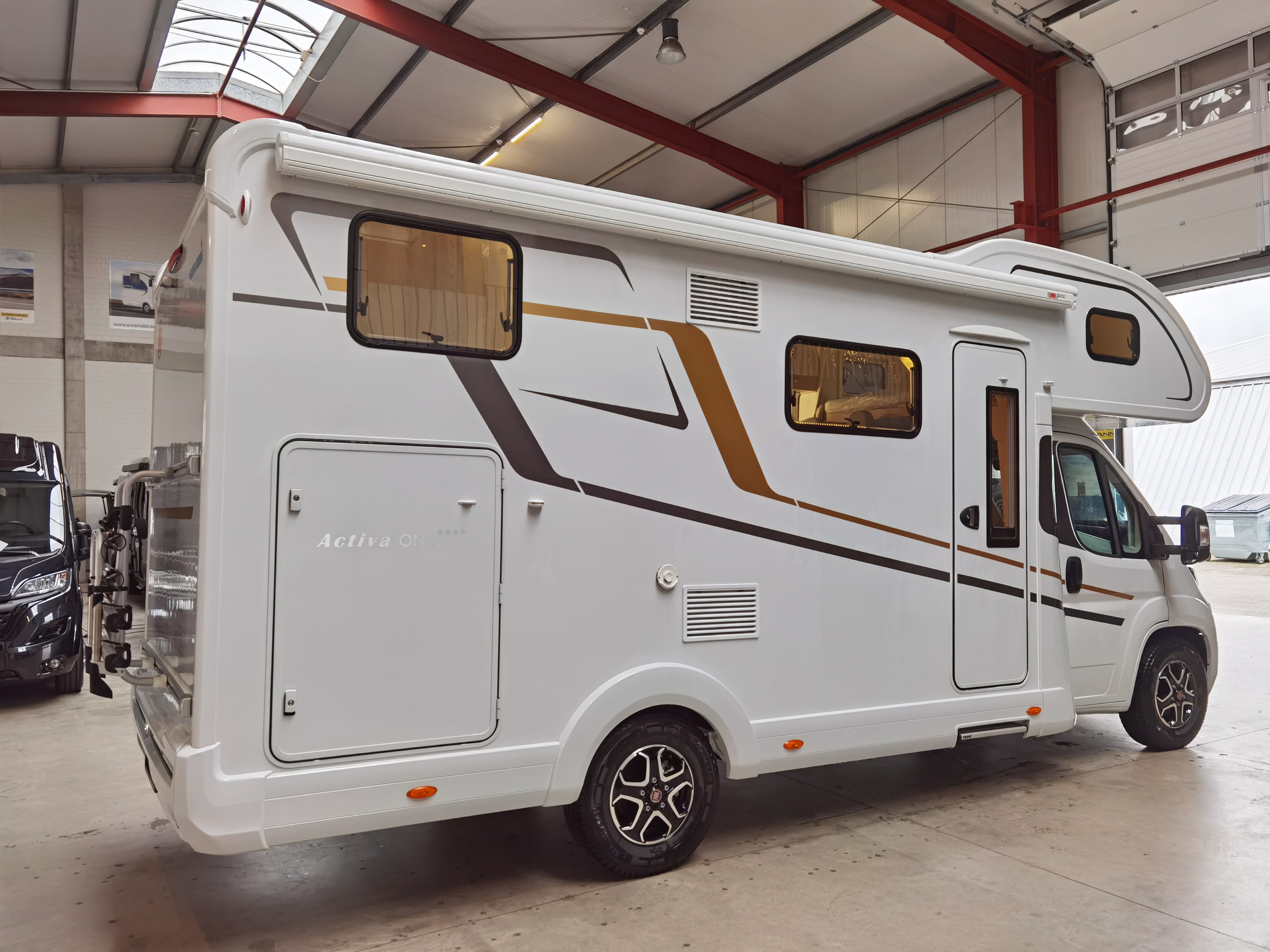Wohnmobil - Reisemobil - Mietmobil - Modell 2026 mieten** Eura Activa One 690 HB **Bilder sind Modelbeispiele – 3