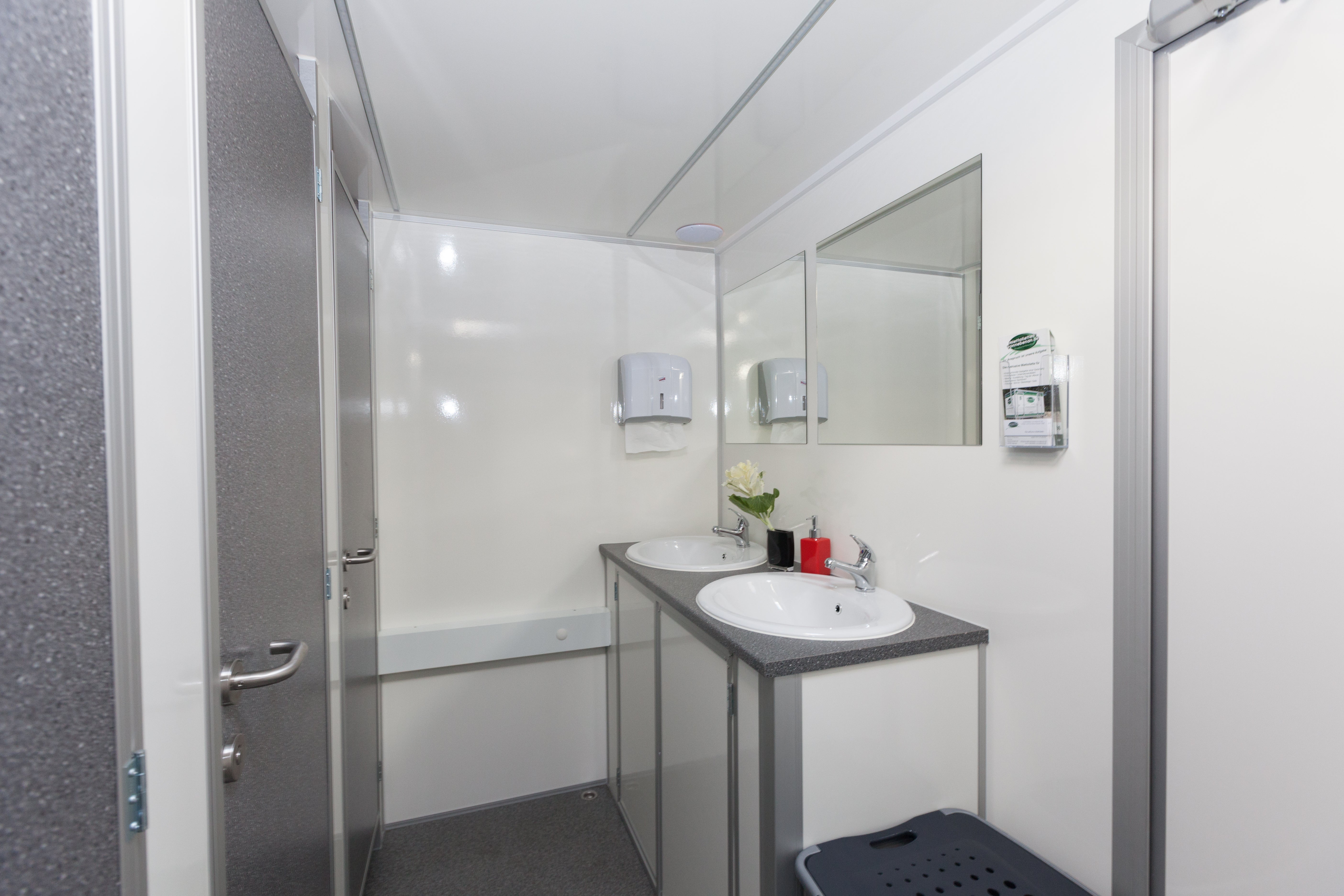 Toilettenwagen XLplus / Miettoiletten / Event Toiletten / Mobile Toiletten – 4