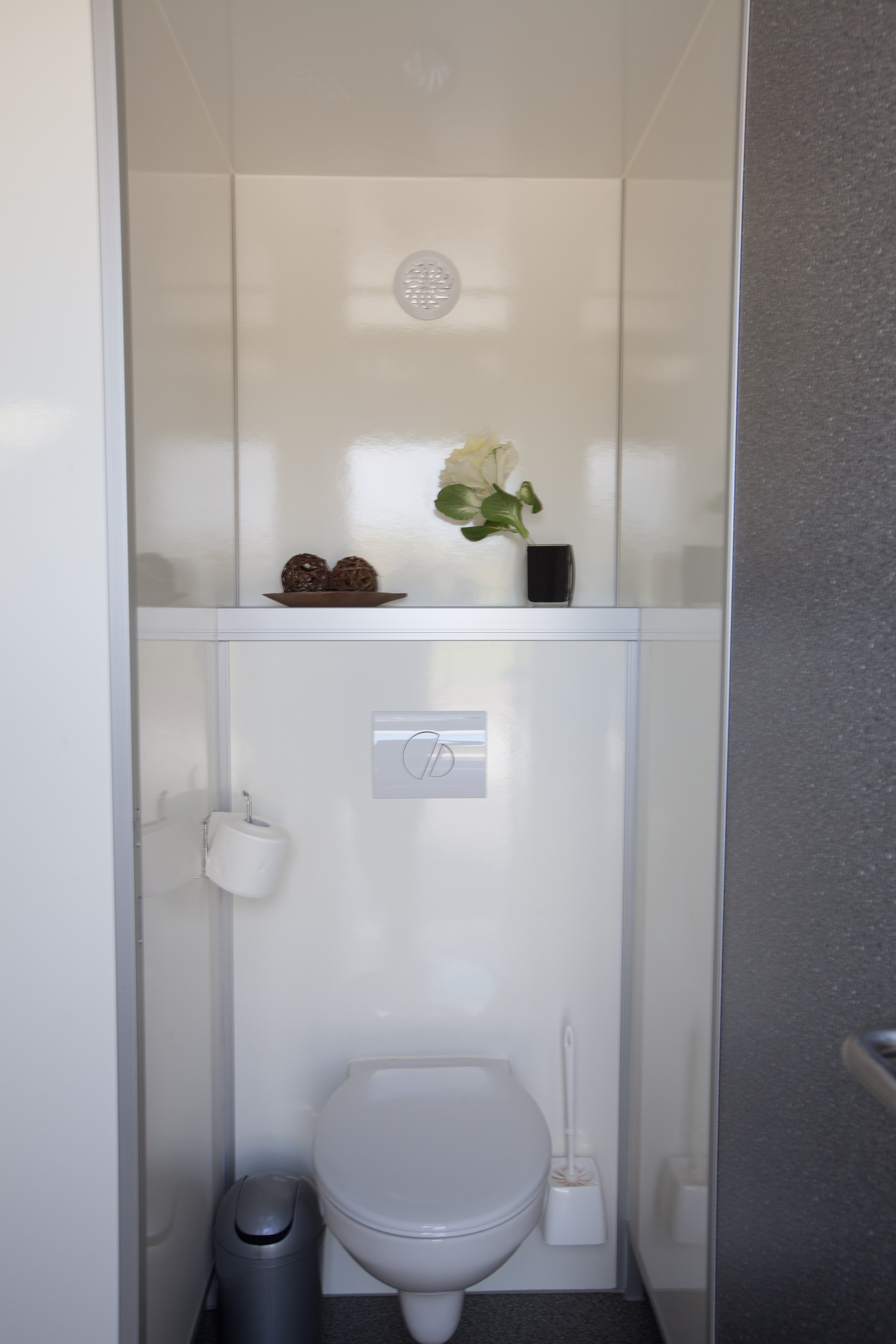 Toilettenwagen Lplus / Miettoiletten  /  Event Toiletten / Mobile Toiletten – 3
