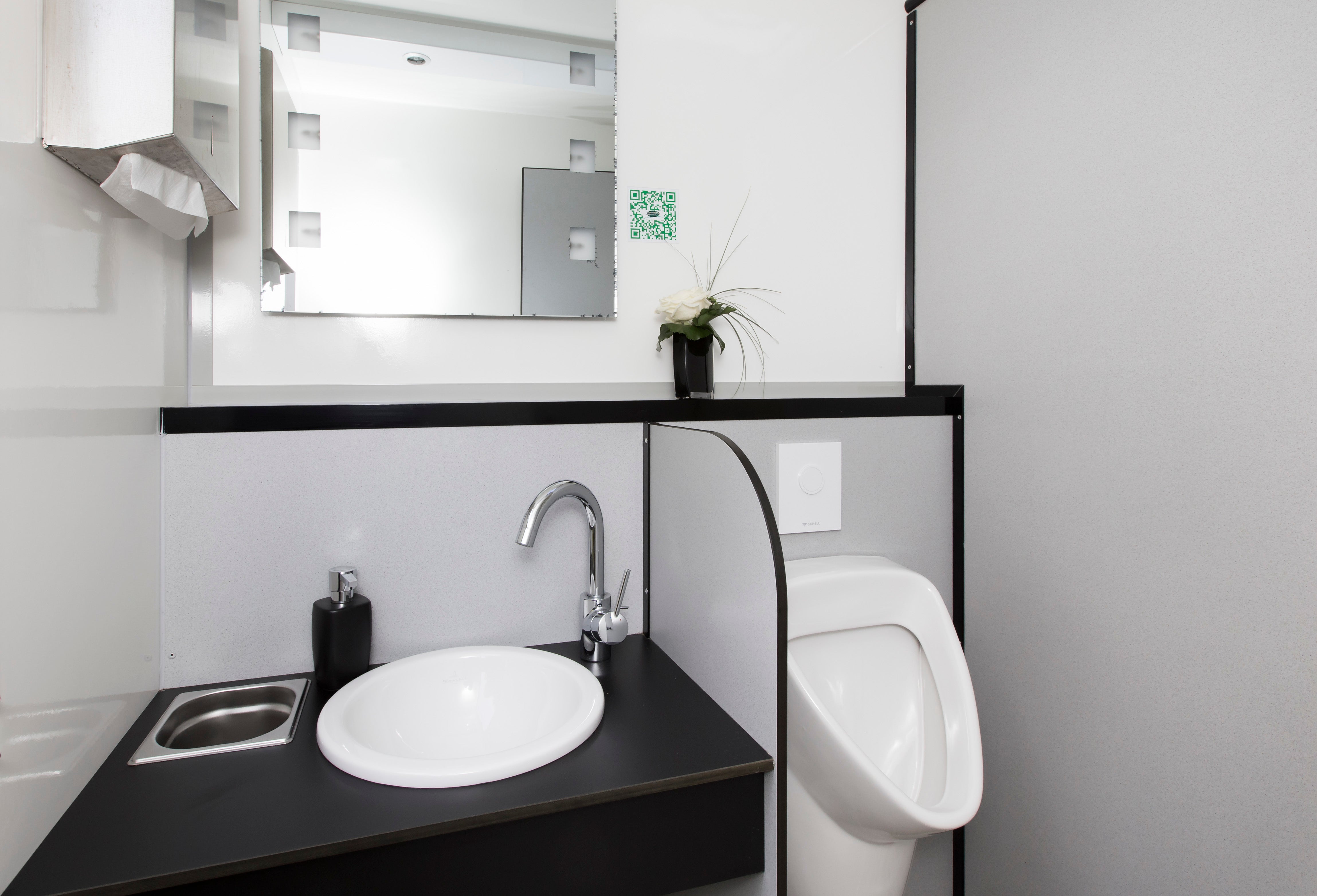 Toilettenwagen L / Miettoiletten  /  Event Toiletten / Mobile Toiletten – 2