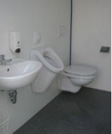 Toilettenwagen M / Miettoiletten  /  Event Toiletten / Mobile Toiletten / Toilettenvermietung / Toilettenwagenverleih / WC Anhänger / Toilettenwagen / WC Wagen Verleih / Toilettenwagenvermietung – 3