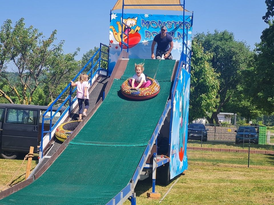 Kinderkarussell Kindereisenbahn Rodelbahn mieten bei Stichnoth Events – 3