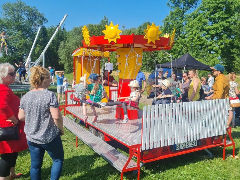 Kinderkarussell Kettenkarussell no Schausteller mieten