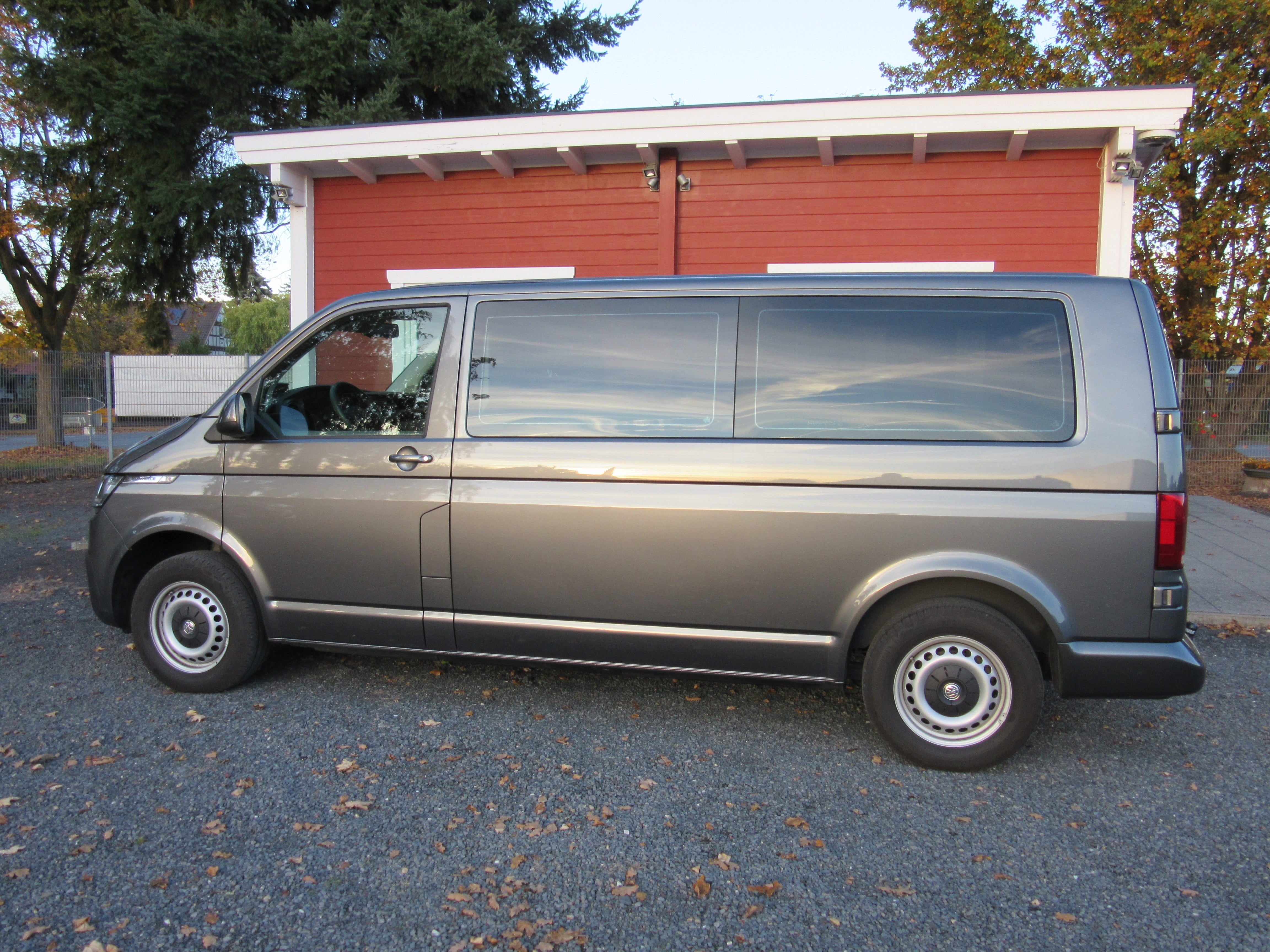 VW T6.1 CARAVELLE LANG 9 SITZER – 2