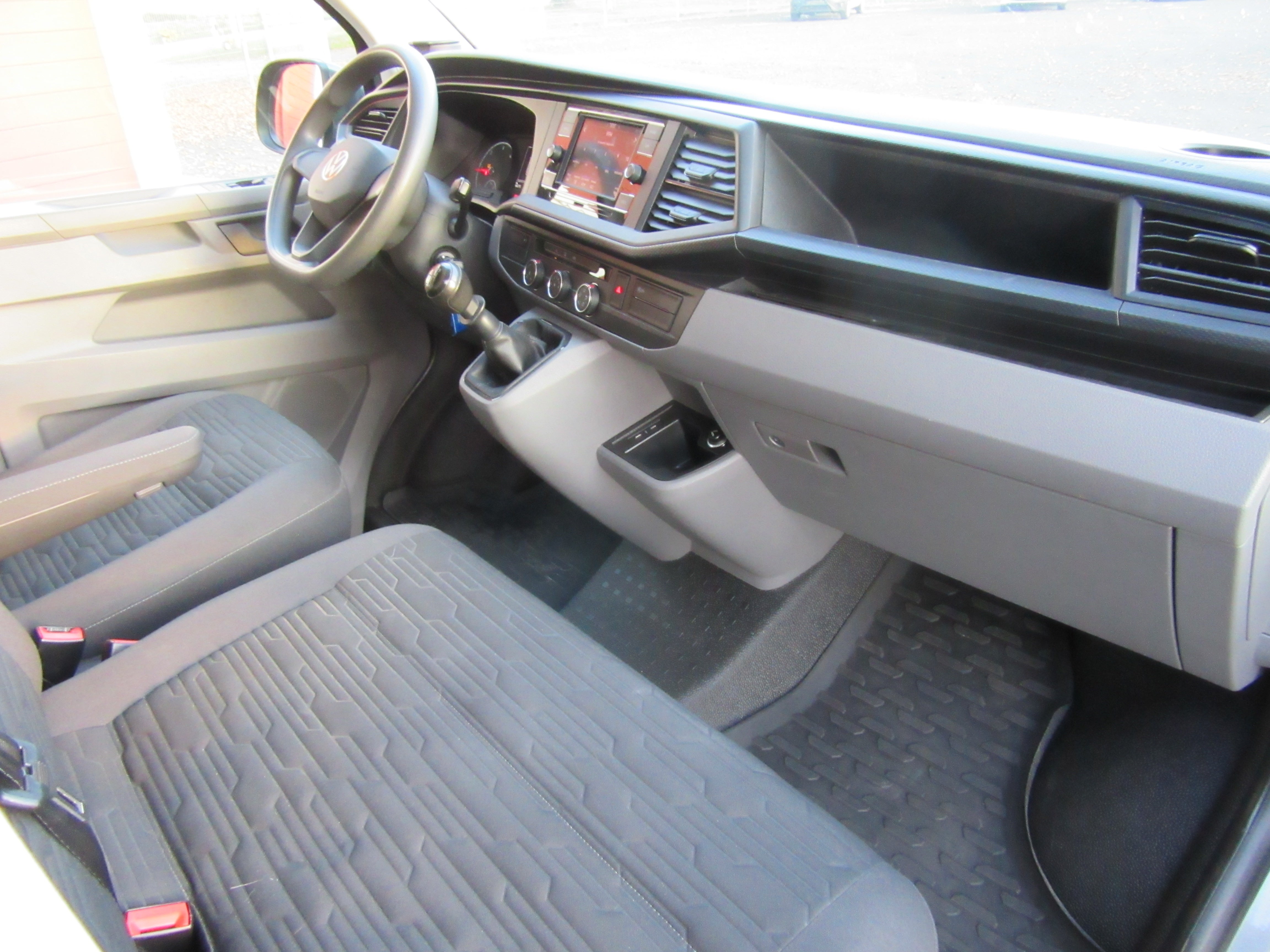 VW T6.1 CARAVELLE LANG 9 SITZER – 4