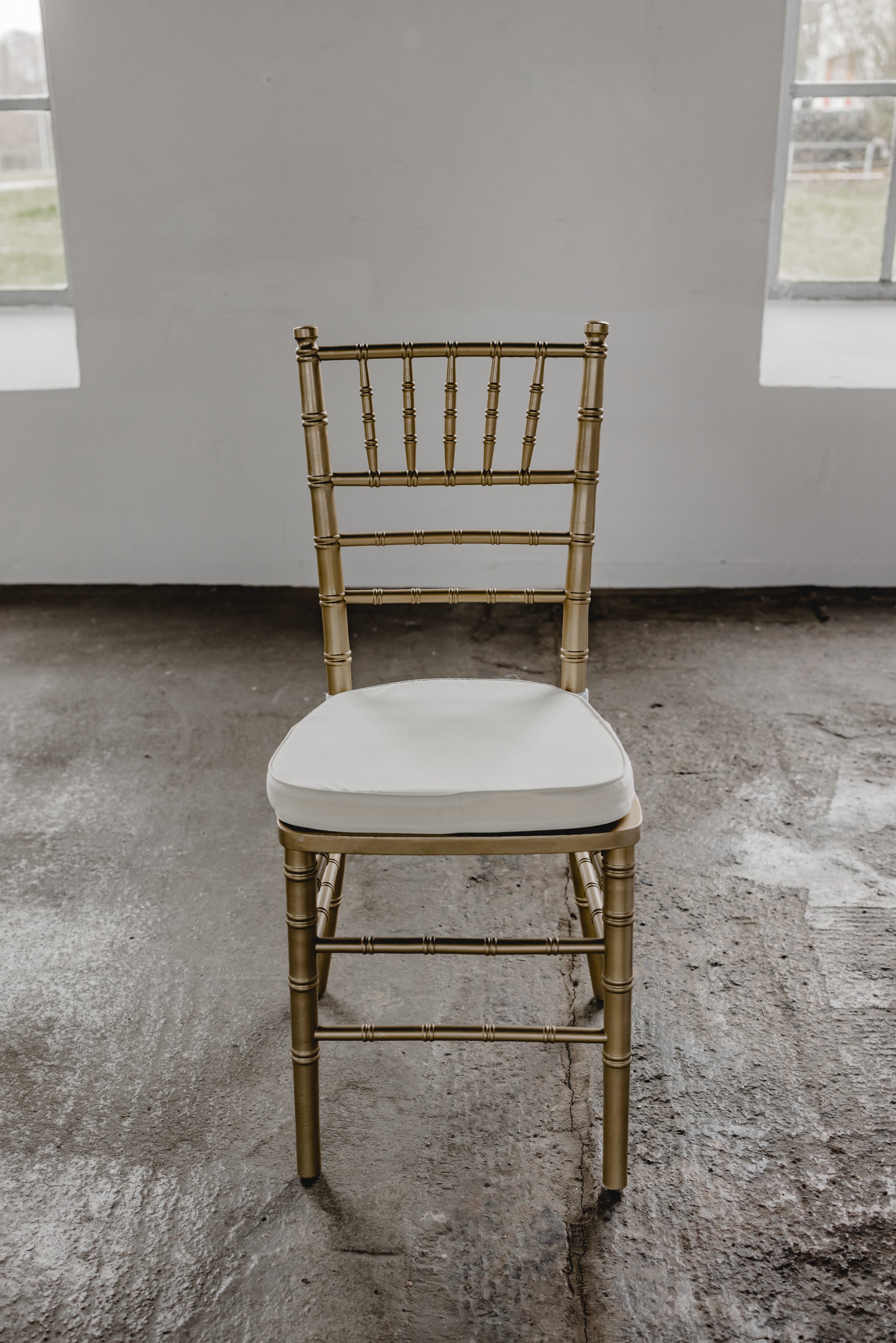 Goldener Chiavari Stuhl aus Holz - Hochzeitsstuhl - Bankettstuhl - Inkl. Sitzkissen – 2