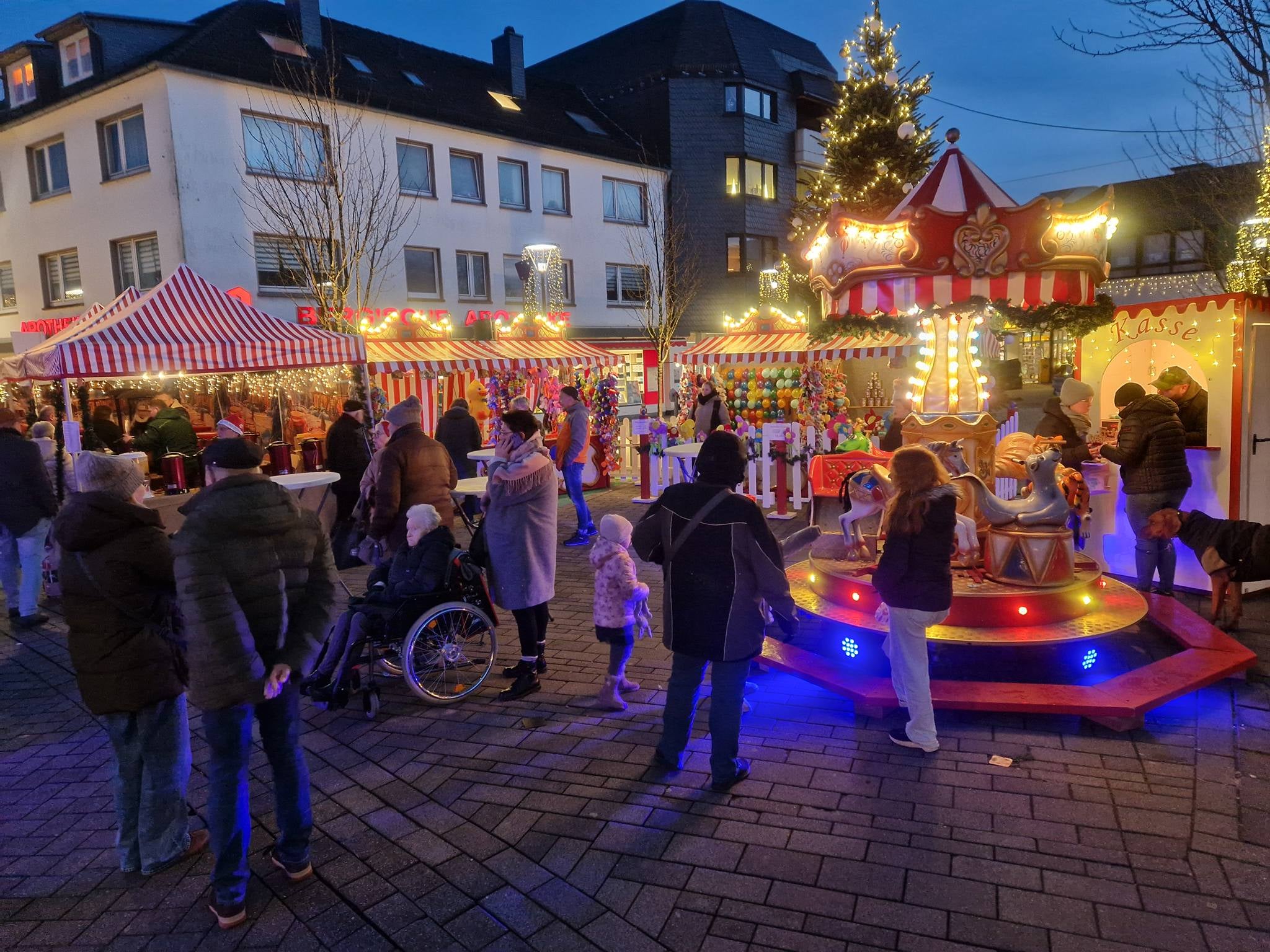 Kleiner Nostalgie Markt mieten mit Kinderkarussell, Dosenwerfen, Enteangeln, Pfeilewerfen inkl. Auf & Abbau