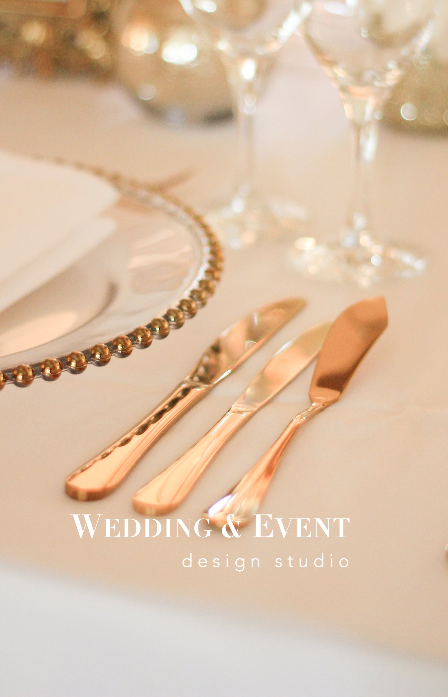 Goldenes Besteck gold Hochzeit Event Feierliche Tafel Tischdekoration Chiavari Crossback – 3