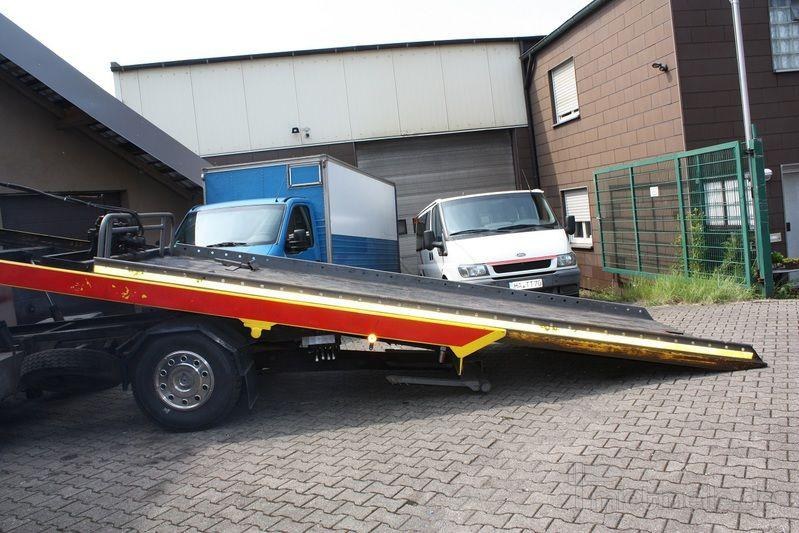 DB 813 Abschleppwagen mit Schiebeplateau und Brill mieten in Meppen