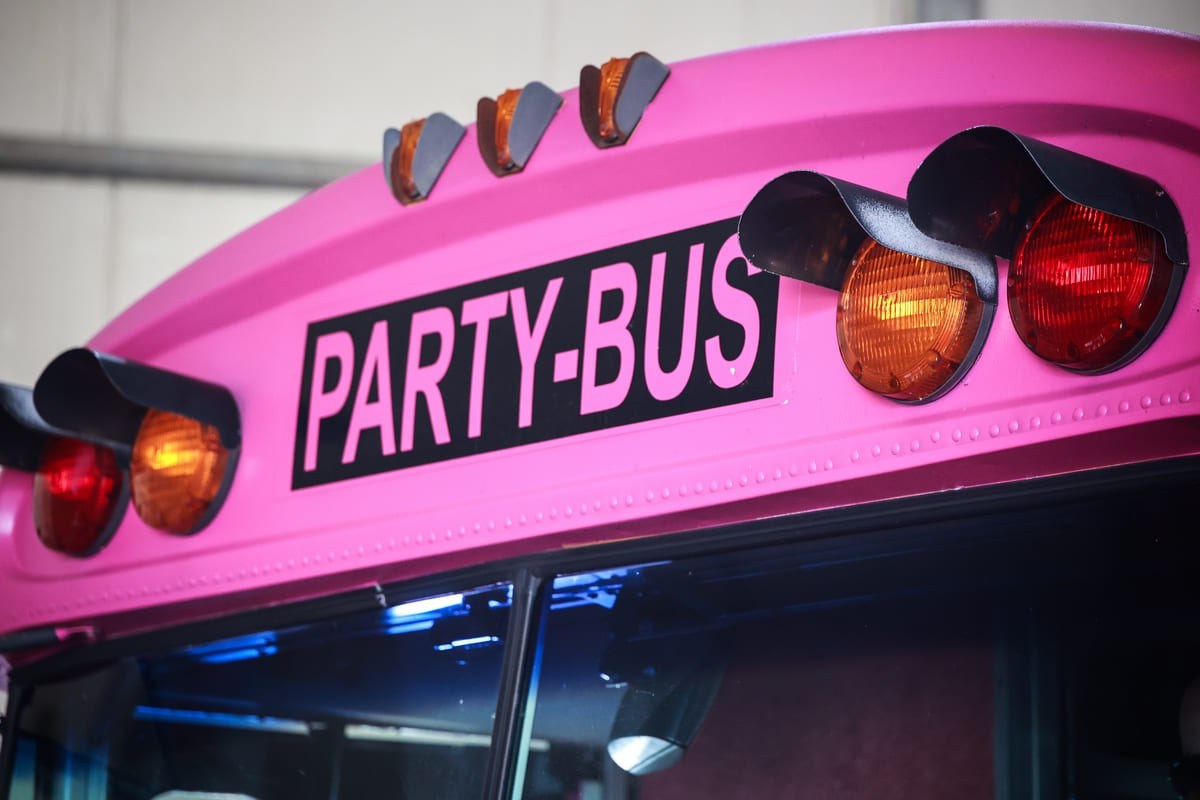 Partybus in pink mieten in Erkelenz – 2