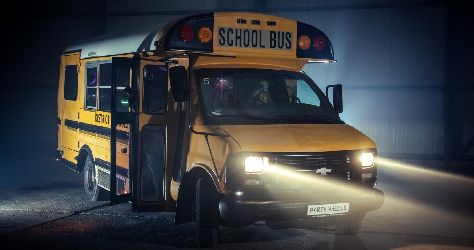 Schoolbus Small mieten in Erkelenz – 2