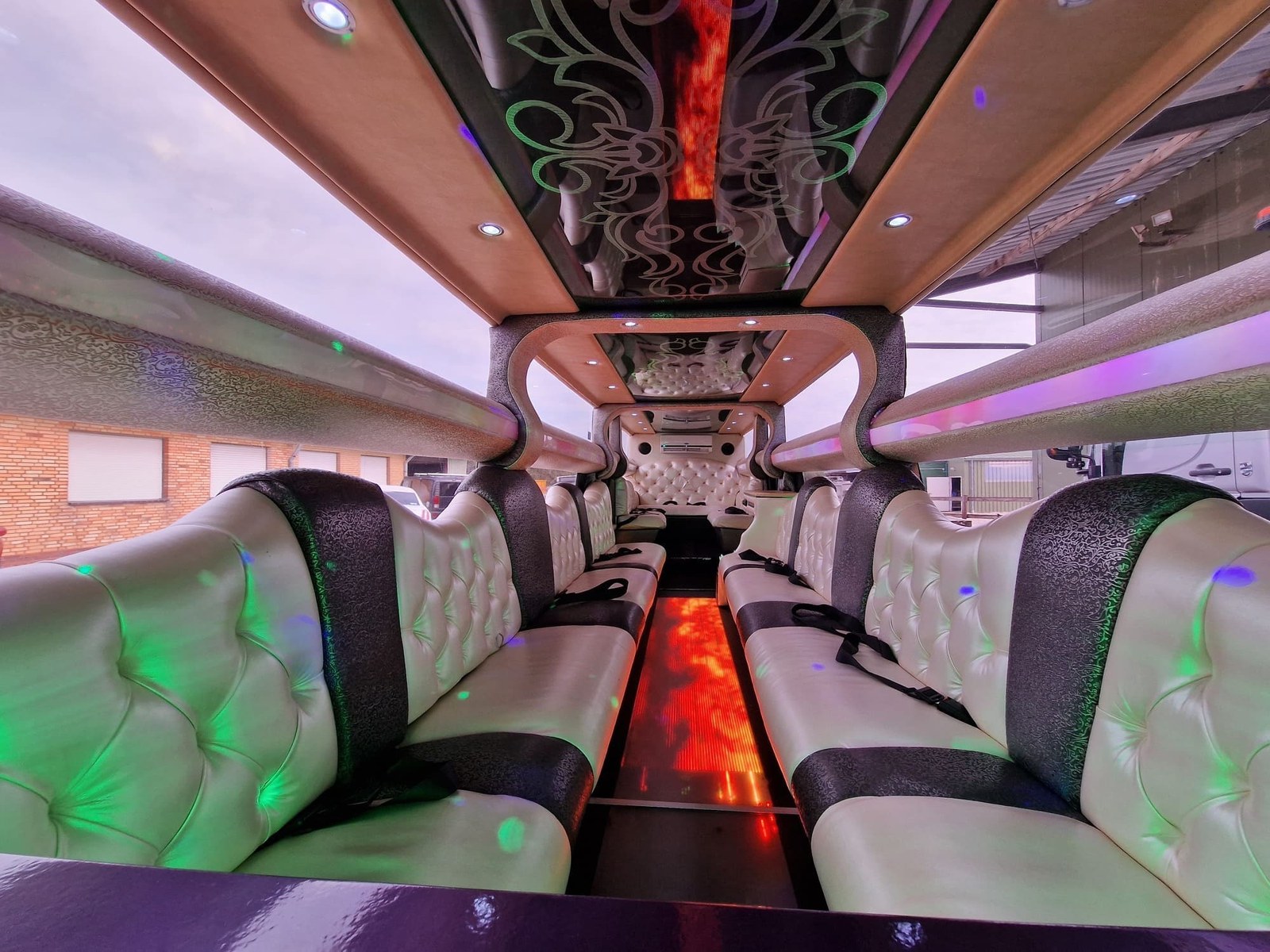 Hummer H2 Doppeldecker in Schwarz mieten in Erkelenz – 2