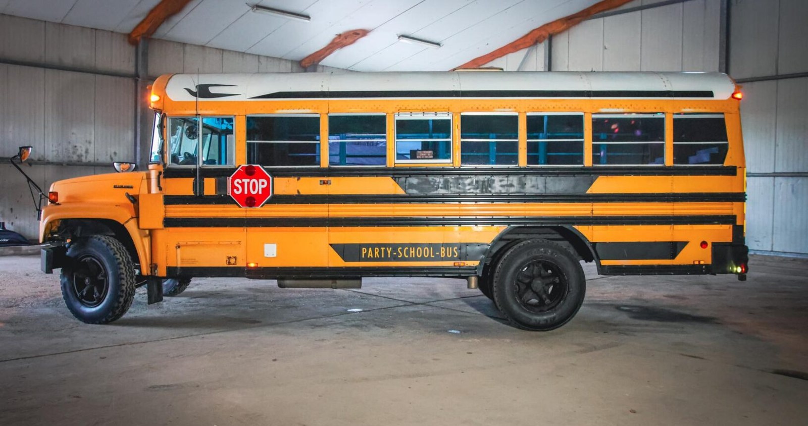 Schoolbus Deluxe mieten in Erkelenz – 3