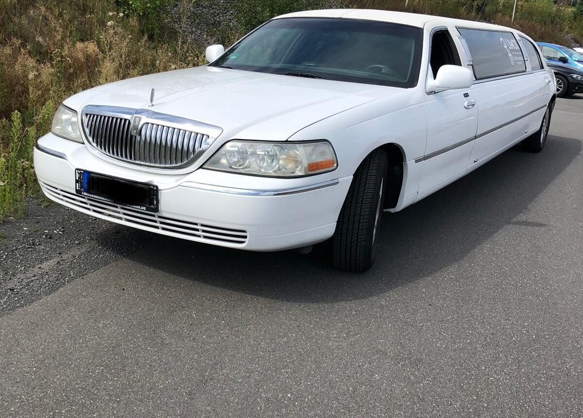 Lincoln Town Car in weiss mieten in Erkelenz – 2