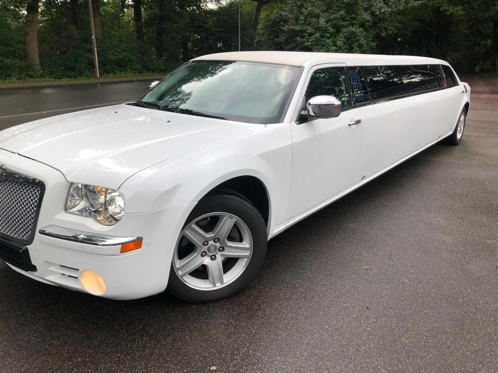 CHRYSLER 300C DELUXE Stretchlimousine in NRW mieten in Erkelenz