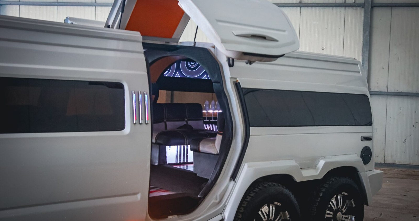 Hummer H2 Phantom Tandem mieten in Erkelenz – 2