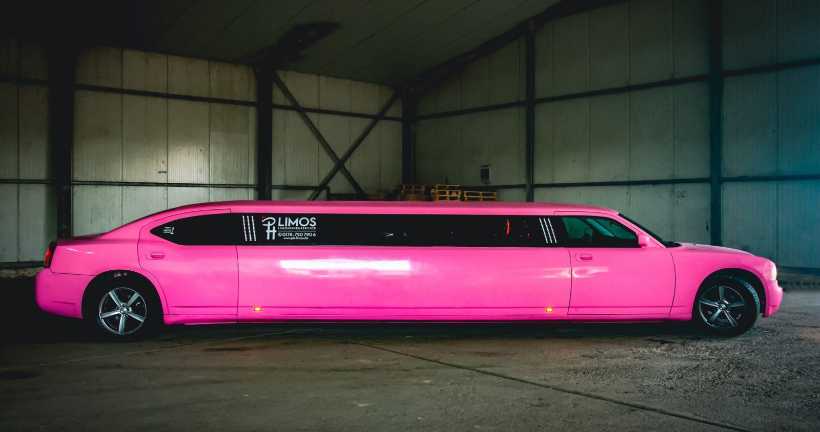 Dodge Charger in pink mieten in Erkelenz – 3