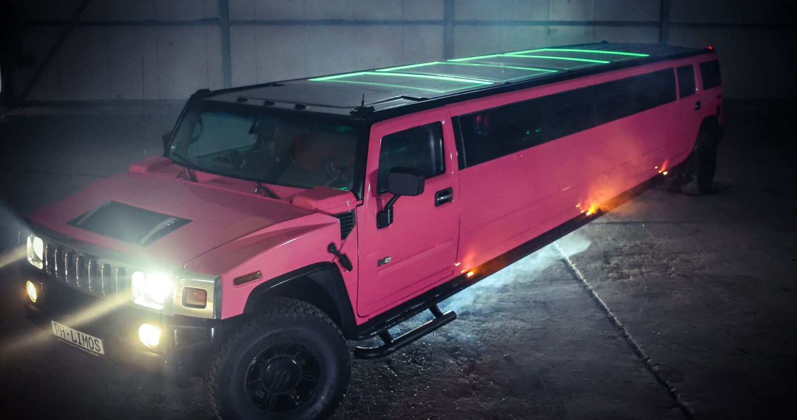 Hummer H2 in pink Panorama mieten in Erkelenz
