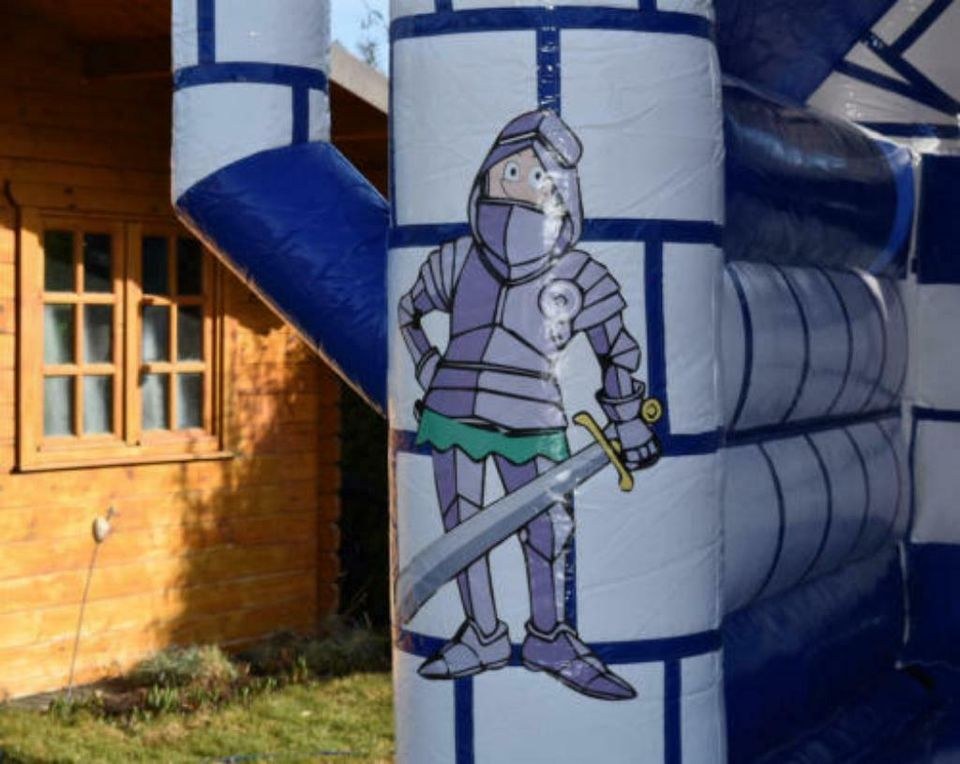 Hüpfburg Schloss Einstein Dach mieten bei Hopser Hüpfburg Verleih – 2