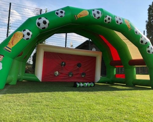 Aufblasbare Torwand XXL 7 Meter x 4 mieten bei Hopser Hüpfburg Verleih – 2
