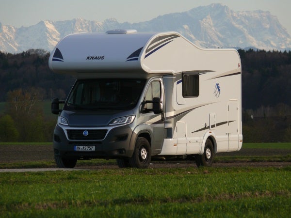 Wohnmobil Knaus Sky Traveller 600 DKG bis 6 Personen - Wohnmobilvermietung München-Gröbenzell-Rothenburg