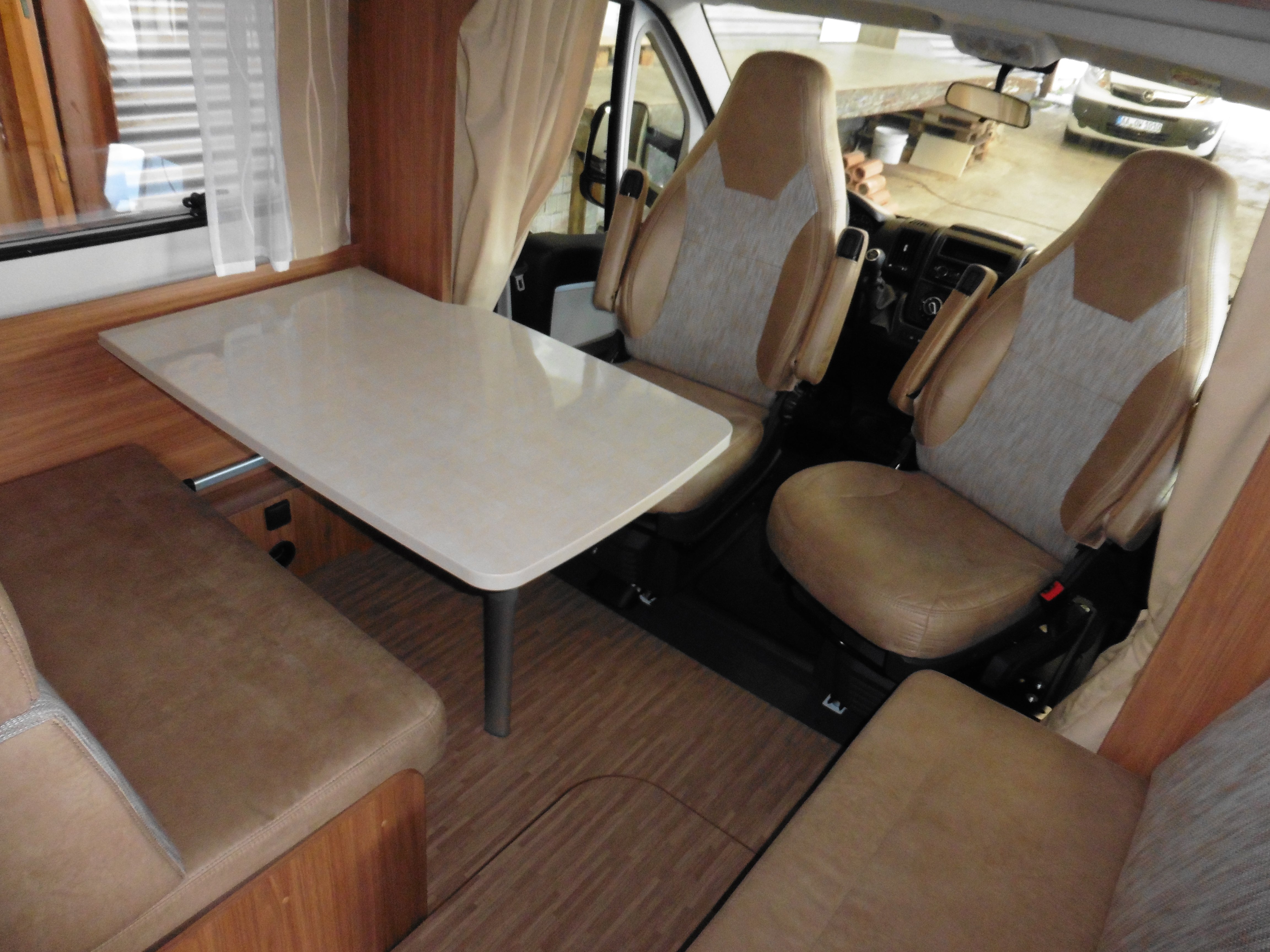 Teilintegrierter Van 2,15 m breit – 3