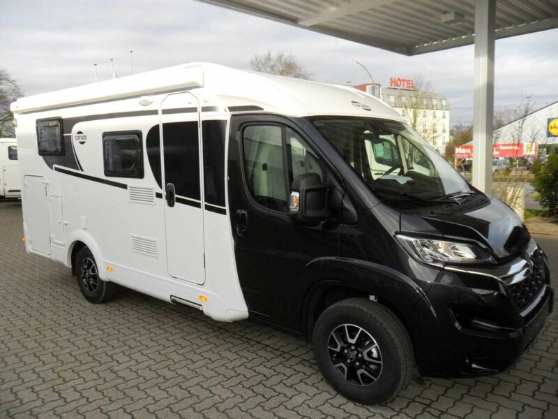 Teilintegrierter Van 2,15 m breit
