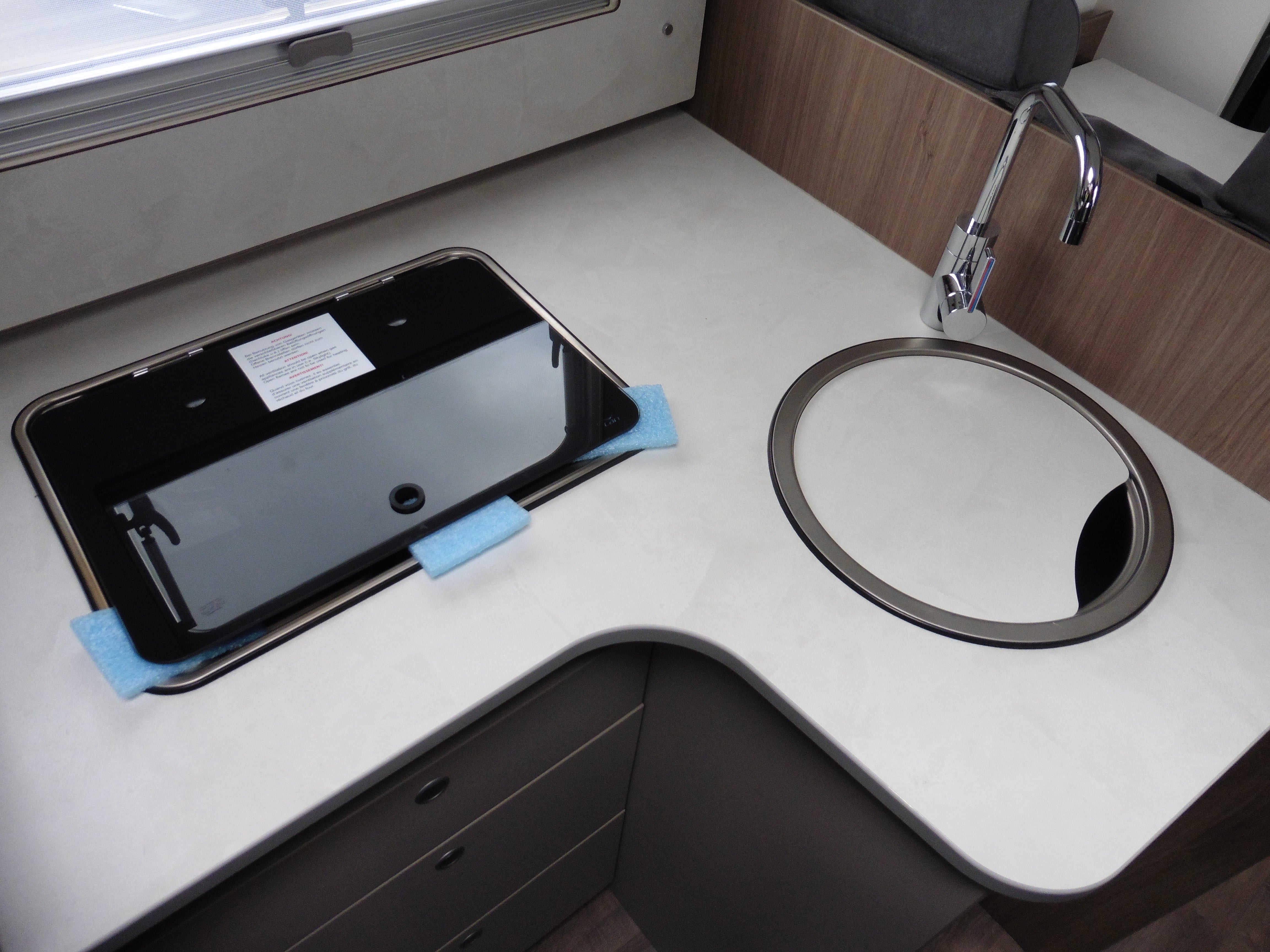Großes Teilintegriertes Wohnmobil 6,95m – 3