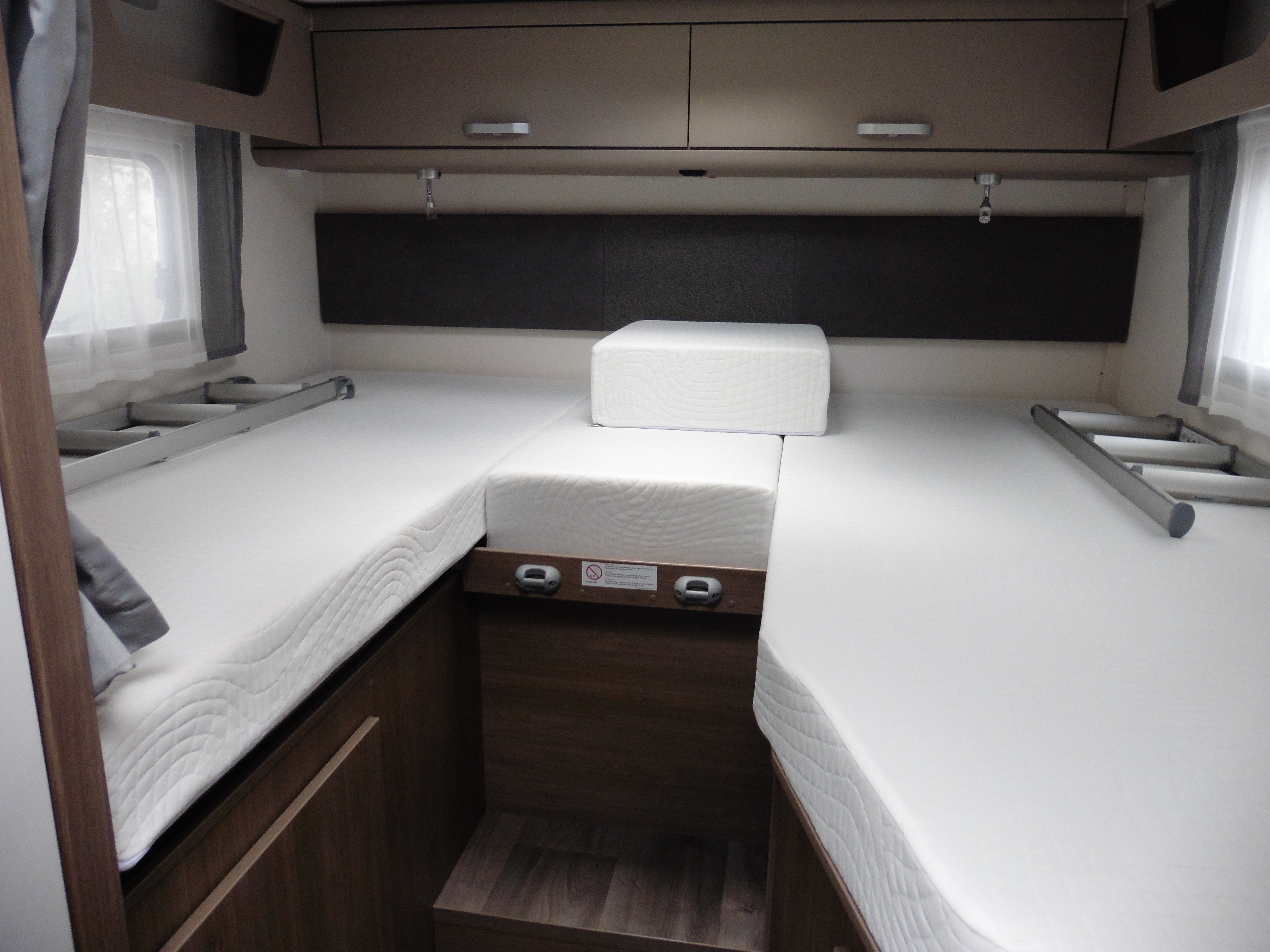 Großes Teilintegriertes Wohnmobil 6,95m – 2