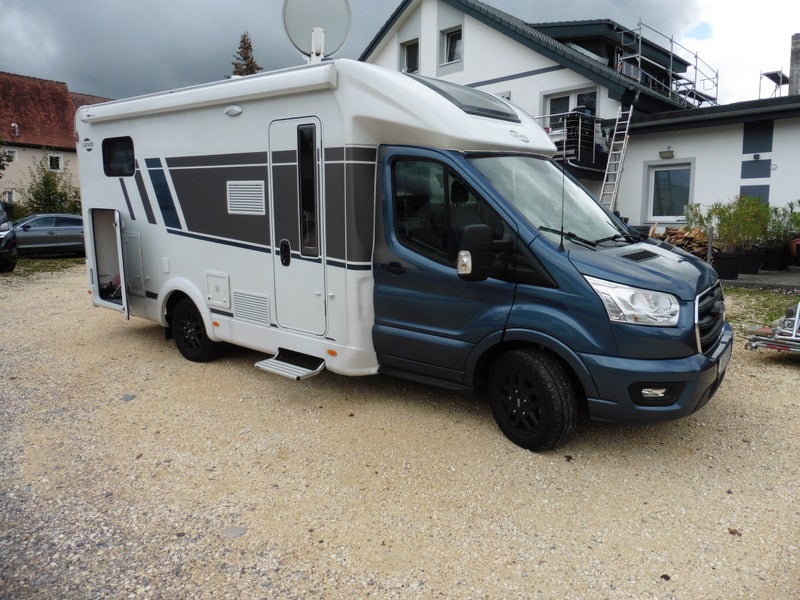 Großes Teilintegriertes Wohnmobil 6,95m