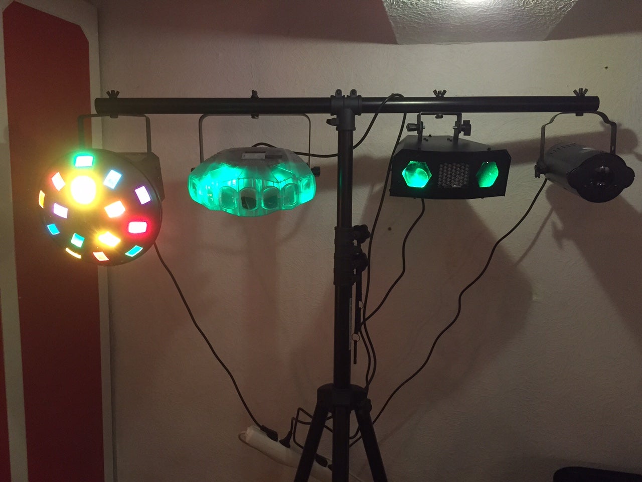Partylicht, Partybeleuchtung komplett mit Stativ 4 Effekte 3 Tage – 2