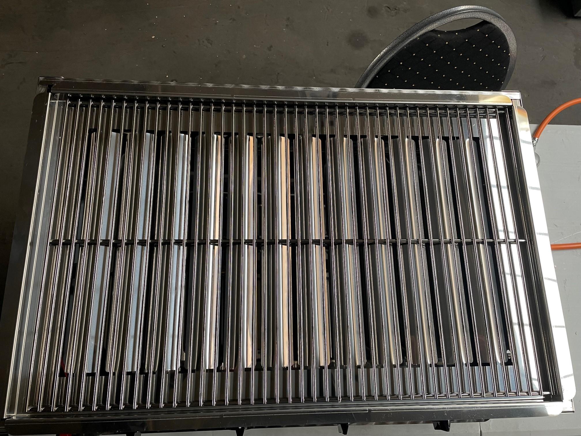 Gasgrill/Gastrobräter 4-flammig mit Rost XXL Grill – 4