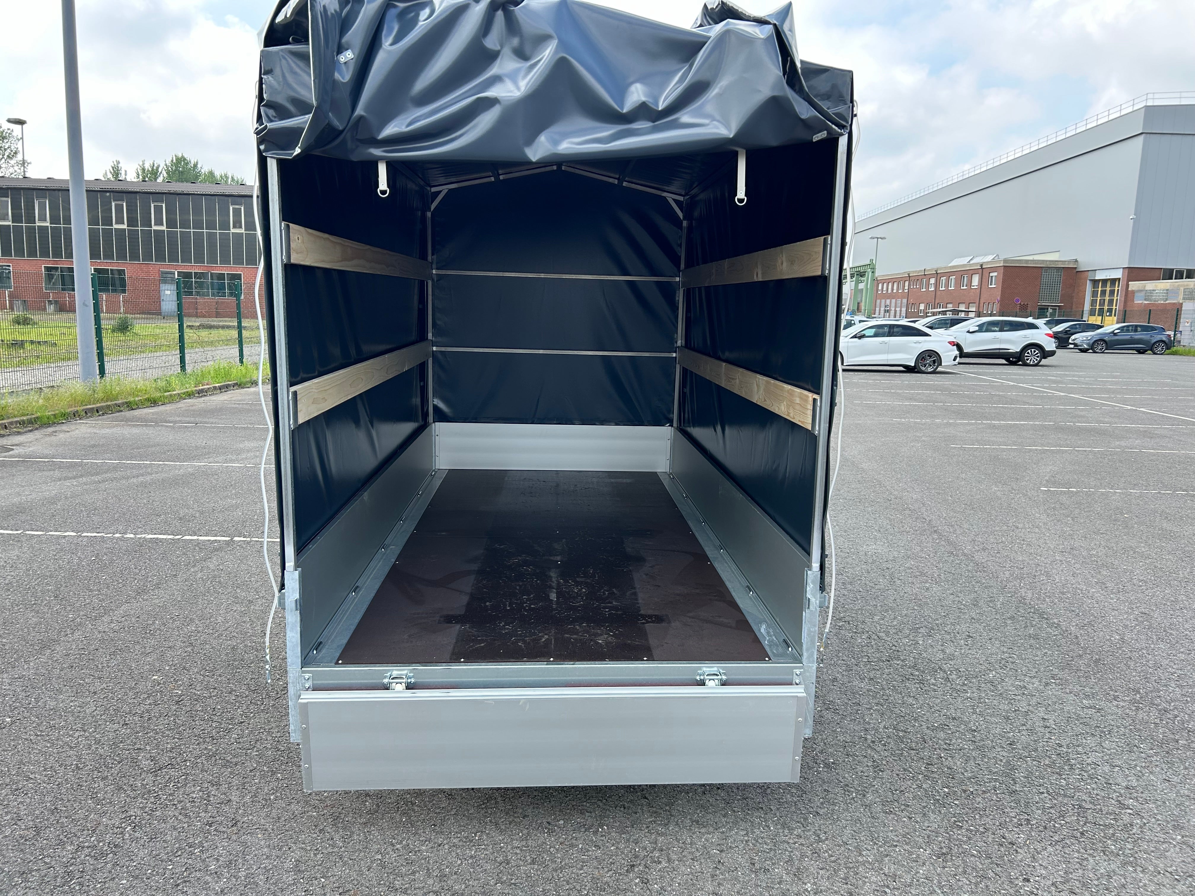 Anhänger 750 kg mit Plane 3m Innen mit Klasse B XXL Anhänger – 4
