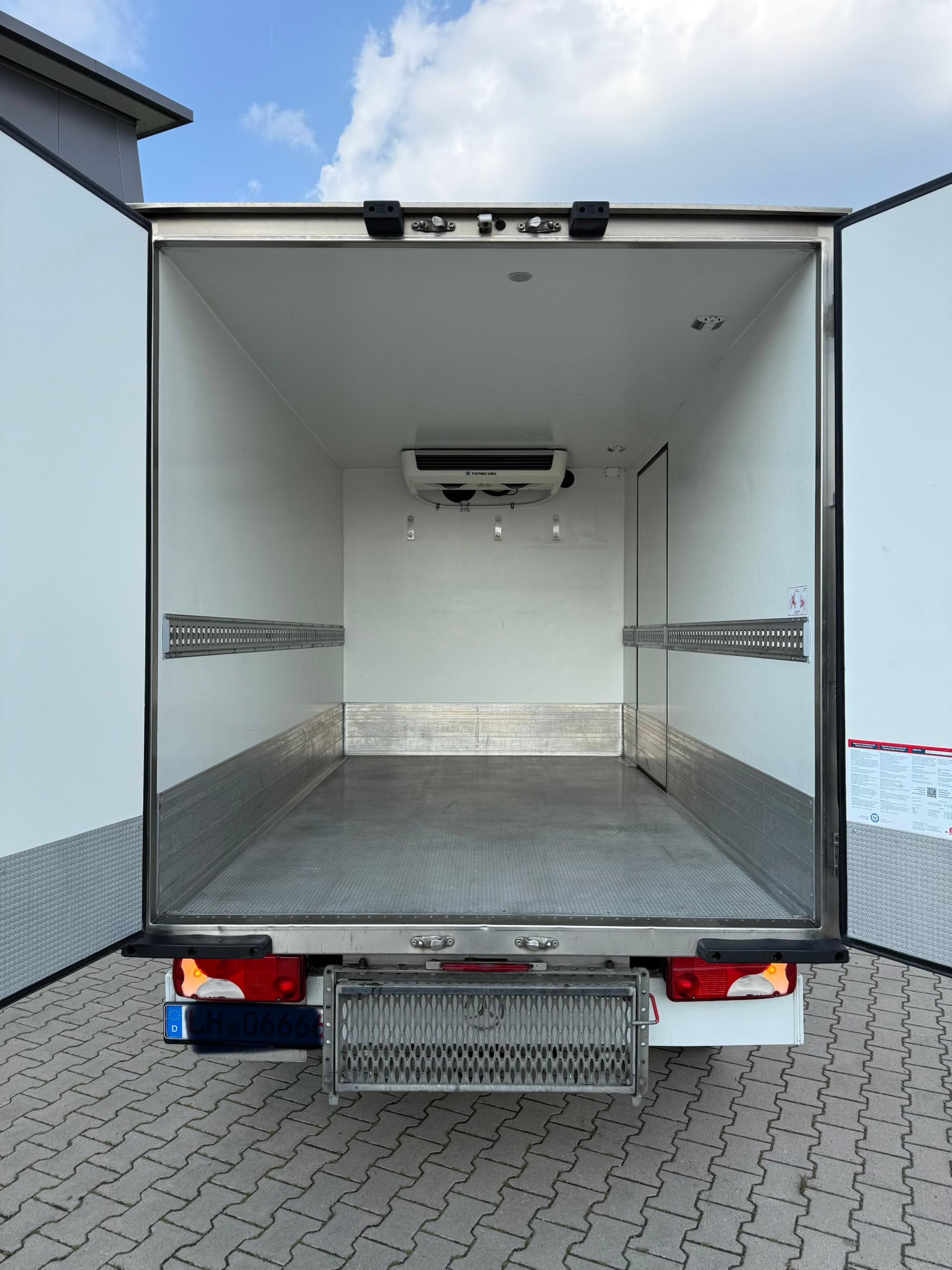 Kühltransporter Kühlfahrzeug Kühlkoffer bis 3,5 t – 3