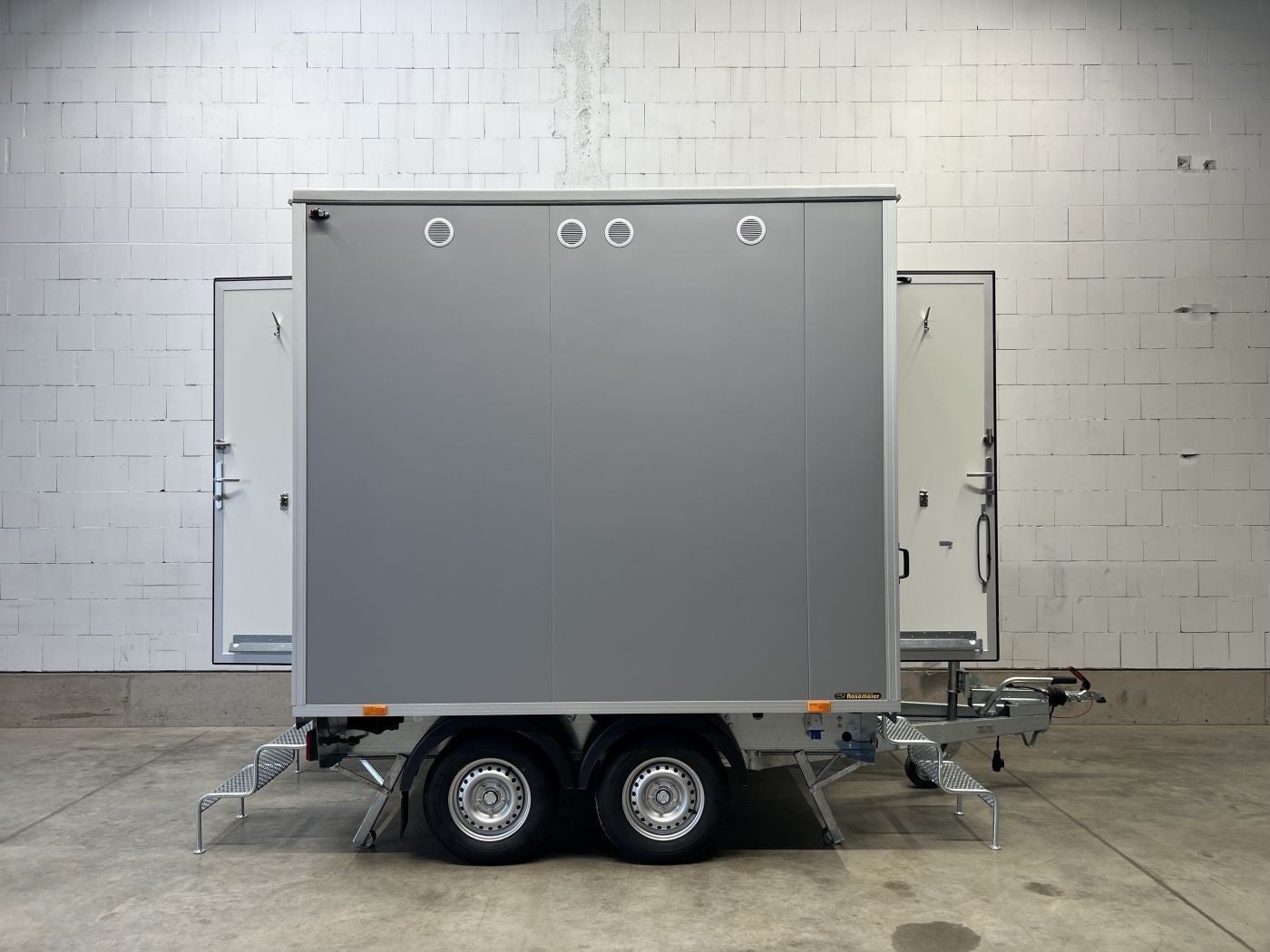 Vermietung Toilettenanhänger Tank WC Wagen 4 WC – 4
