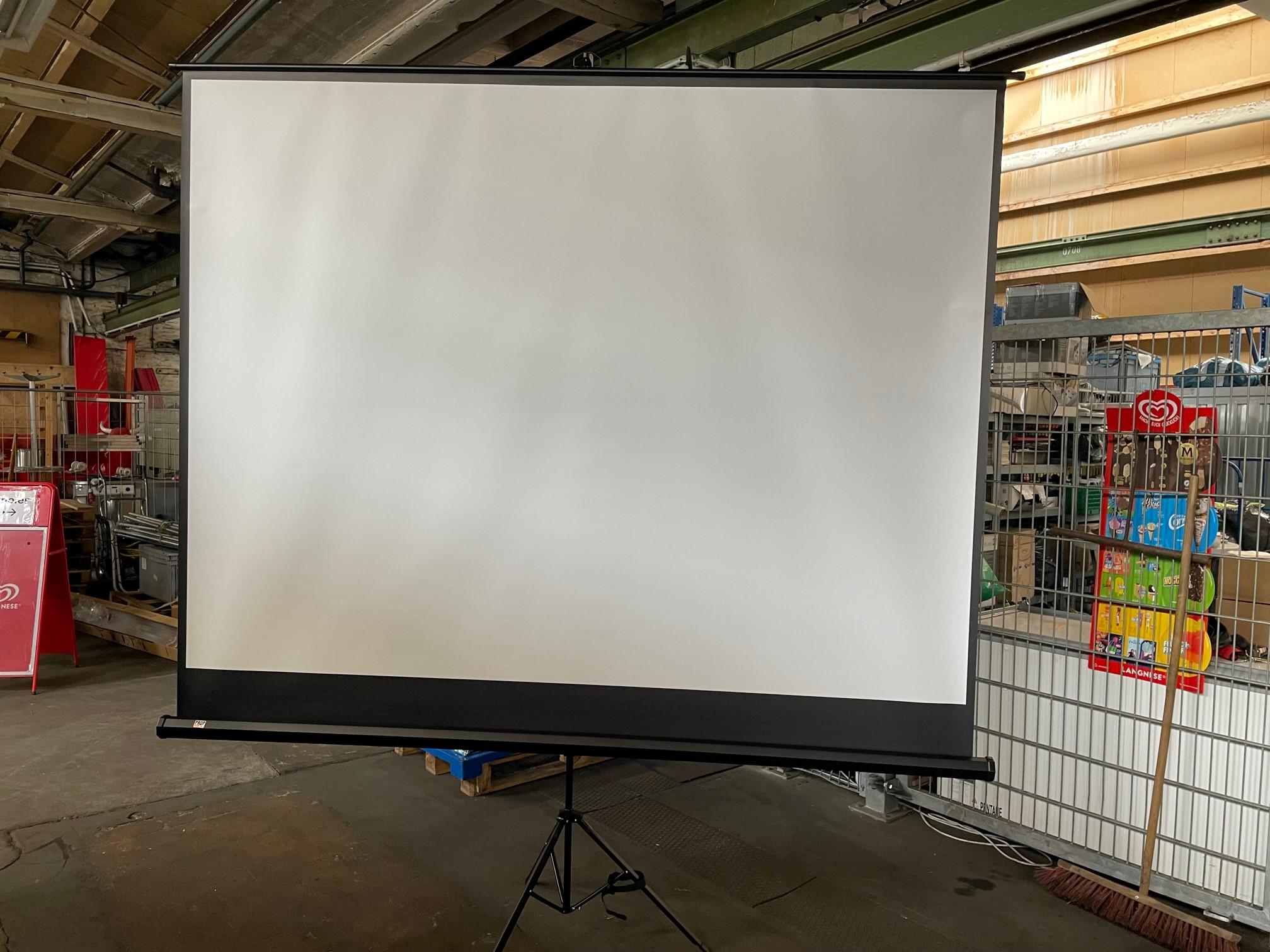 Beamer Leinwand mit Stativ 100-120 zoll – 3