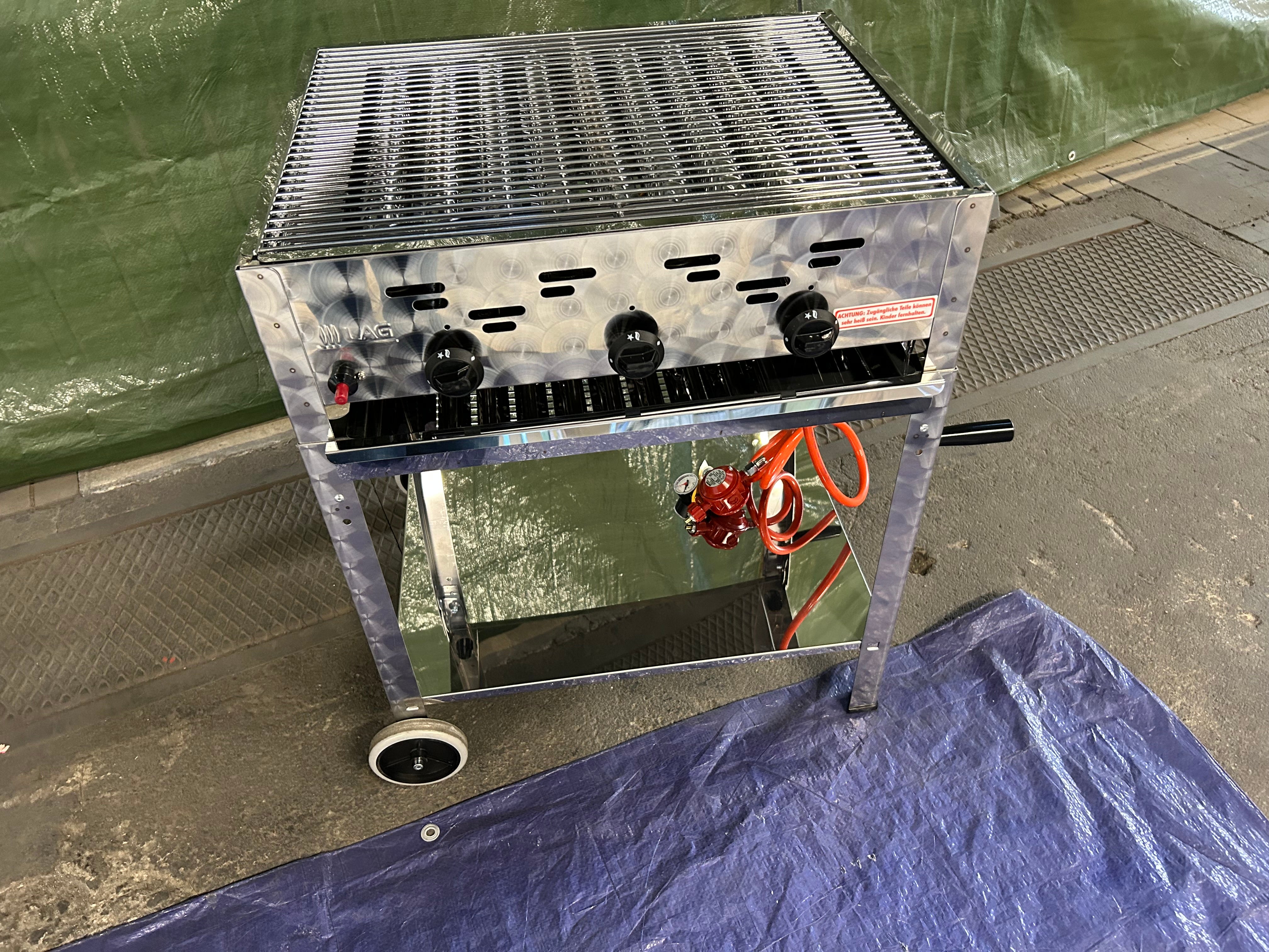 Gasgrill mit Untergestell und Pfanne – 4