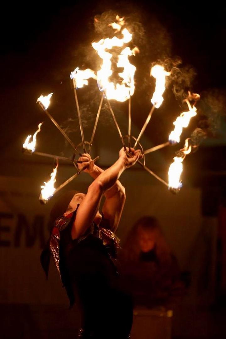 Feuershow Robaria mit Schlangen - Indoor buchen in Gera