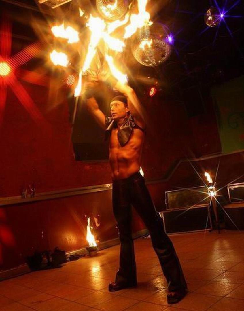 Feuershow Robaria mit Schlangen - Indoor buchen in Gera – 3