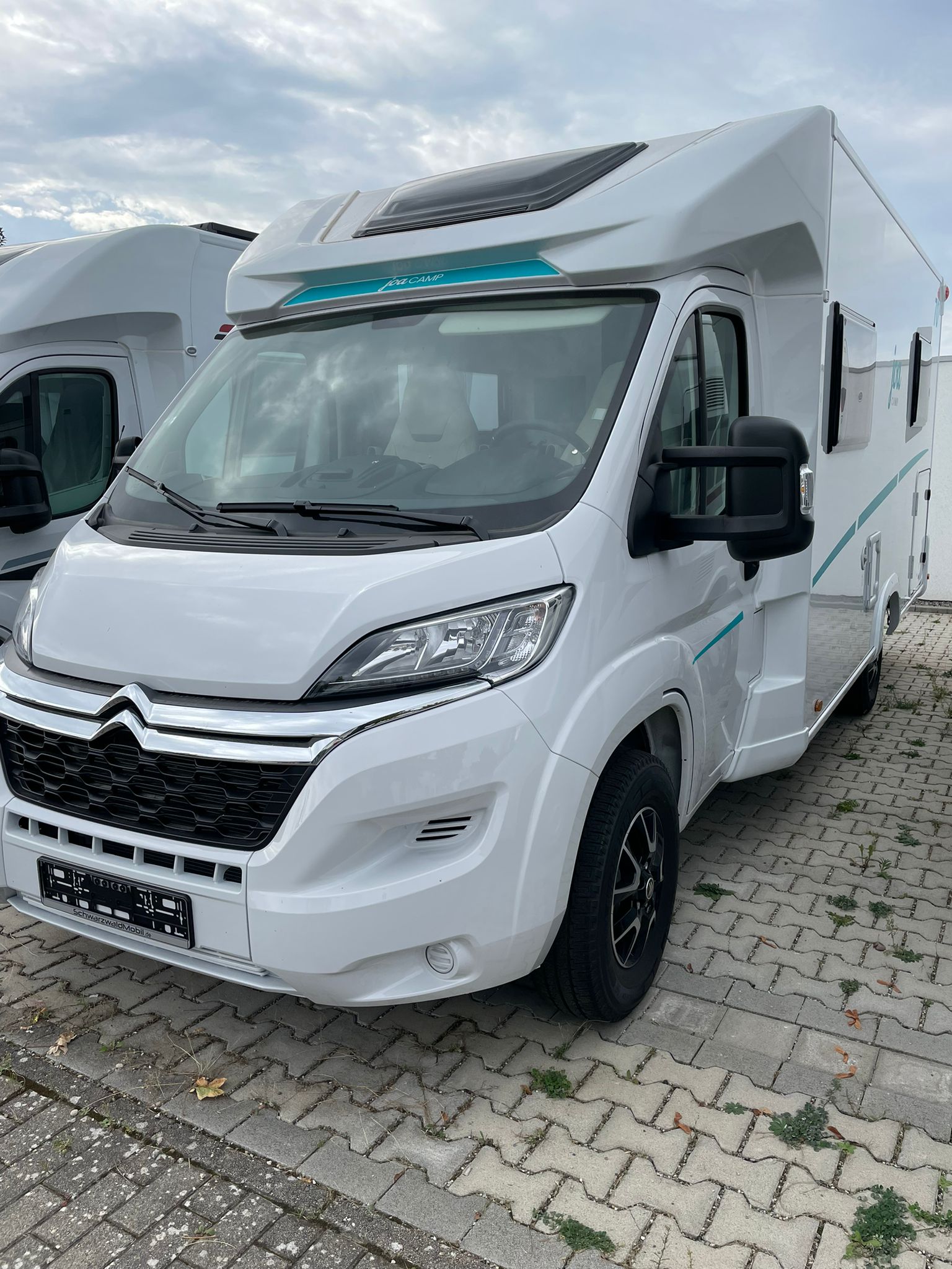 Teilintegrierter JOA Camp 70T- Ideal für 2 oder 4 Personen – 4
