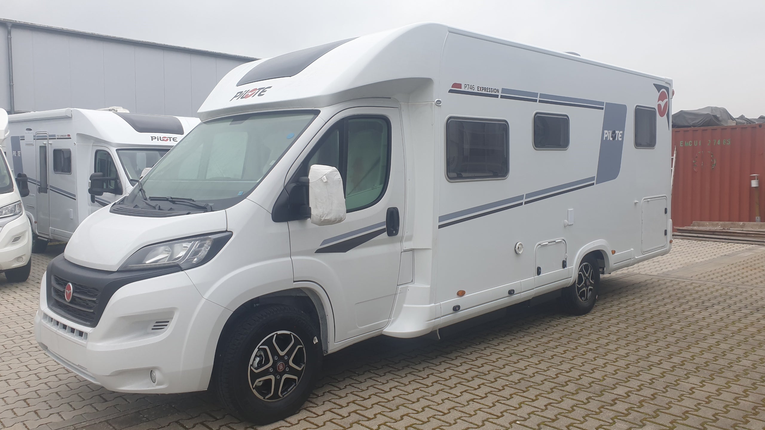 Pilote P746GJ hochwertiges Wohnmobil mieten mit viel Ausstattung für 2-4 Personen