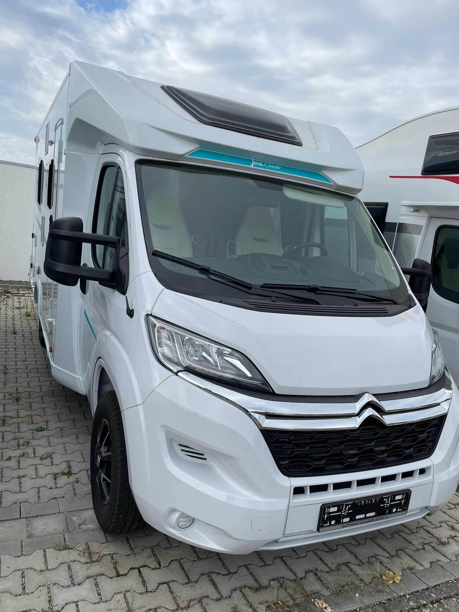 Teilintegrierter JOA Camp 70T- Ideal für 2 oder 4 Personen