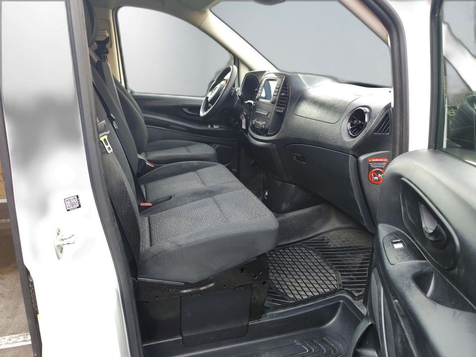 Transporter Kasten Mercedes Vito mieten in Potsdam – für Gruppe & Team – 3