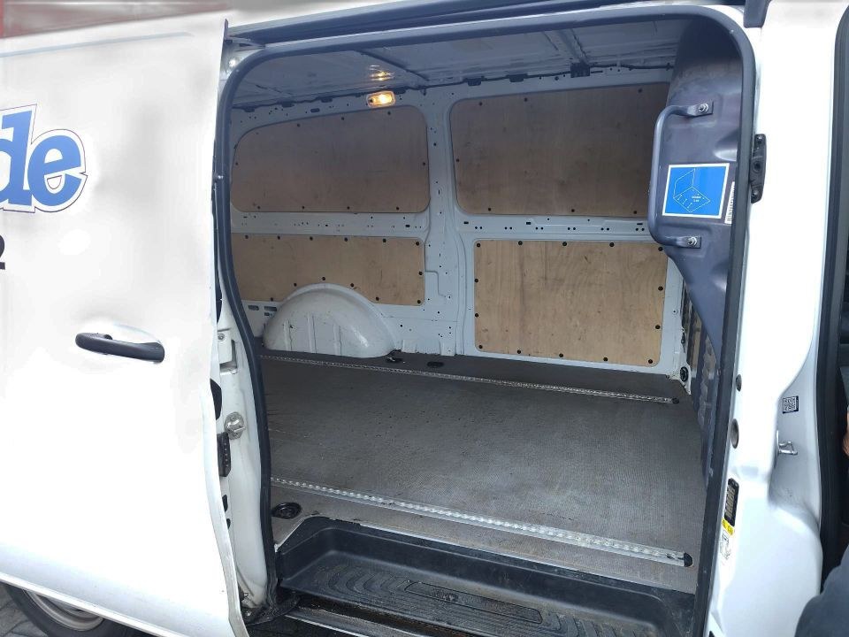 Transporter Kasten Mercedes Vito mieten in Potsdam – für Gruppe & Team – 4