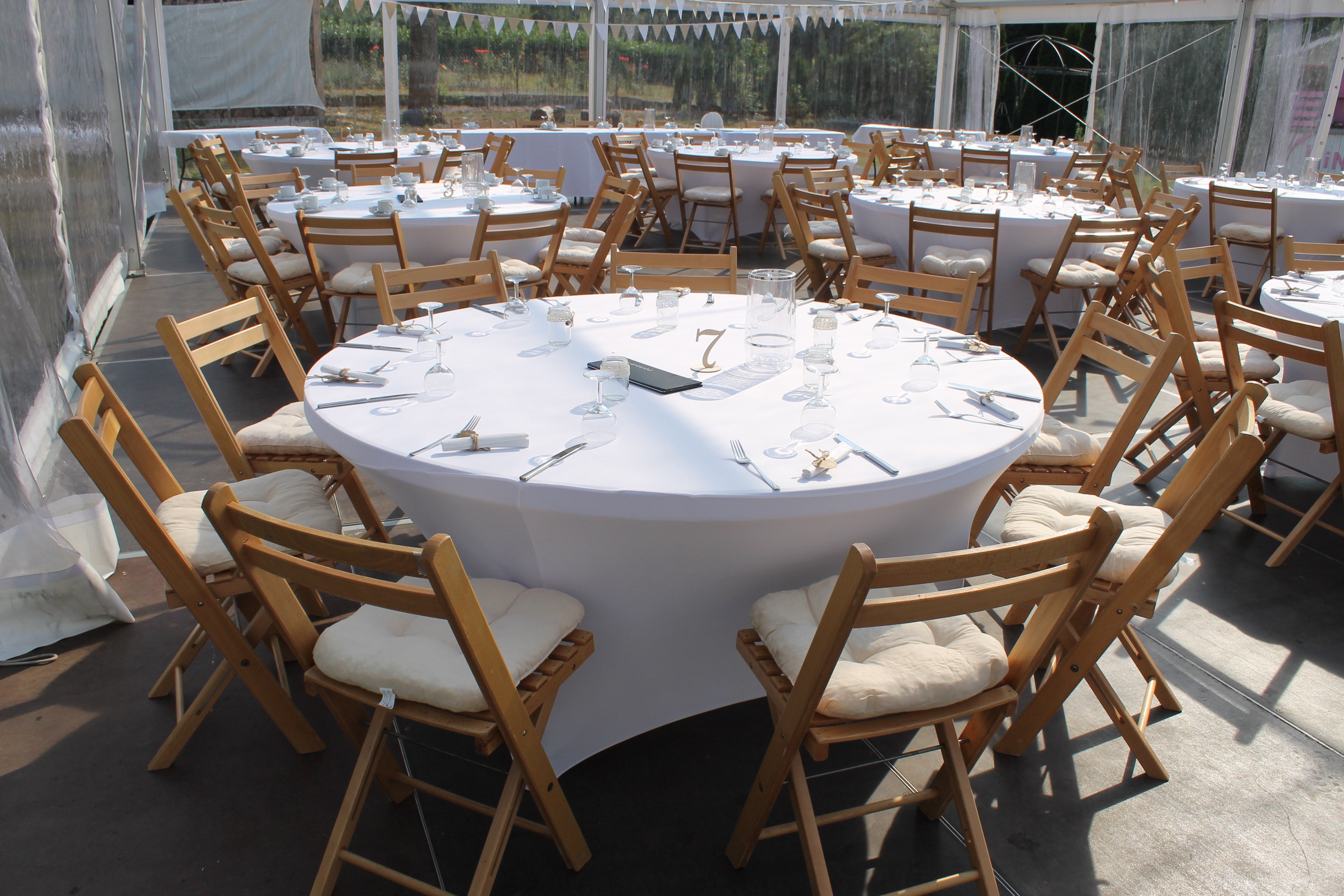 Festzeltstühle mieten – Klappbare Holzstühle für Event & Feier – 4
