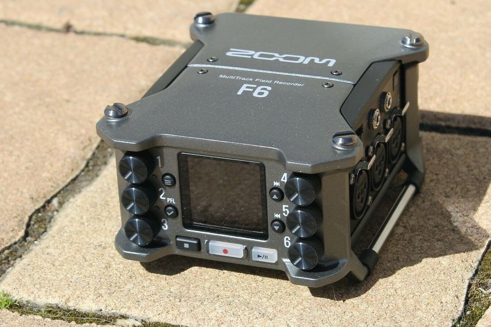 Professioneller Audio Recorder  Podcast mieten in Gröningen